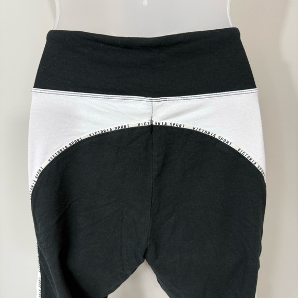 Victoria’s Secret Sport Cropped Leggings in Size Large - Picture 6 of 7